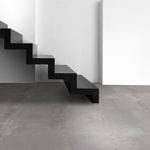 Glad ongepolijst ijzersterke beton gelijkende vloer Interfloor Dynamic Cemento Collectie